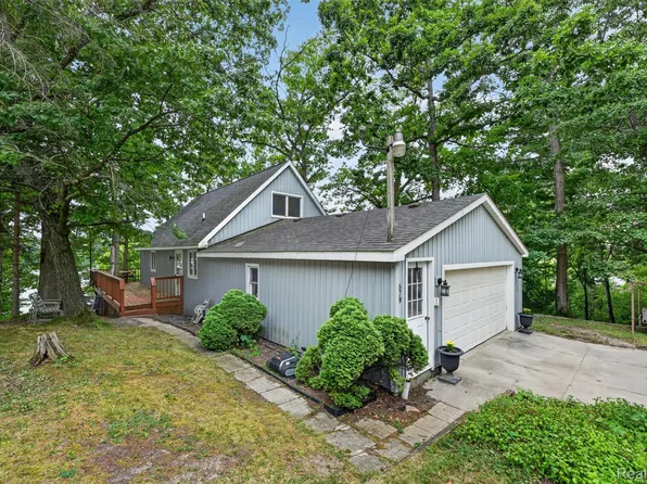679 N Long Lake Blvd, Lake Orion, MI 48362