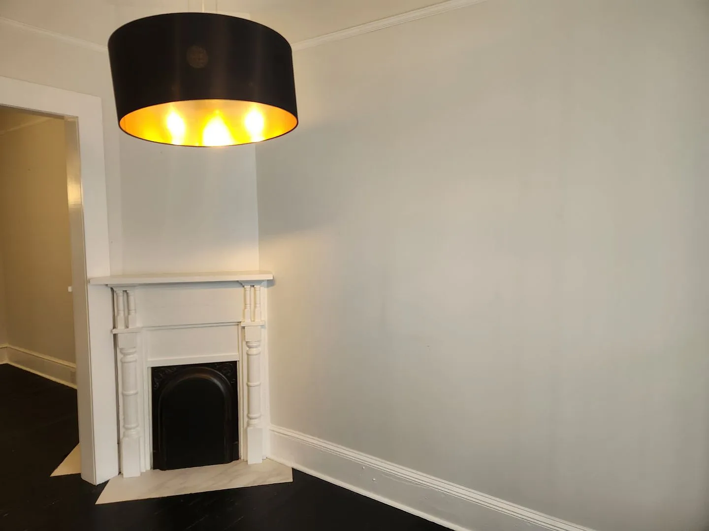 Charming Railroad-Style Townhouse Near Forsyth Park & Starland — Photo 3