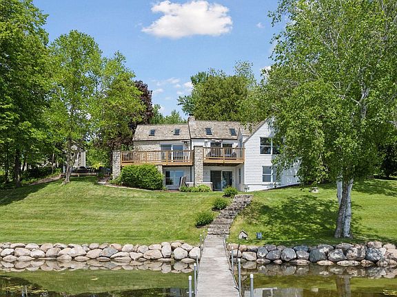 2nd image of 1575 Long Lake Blvd