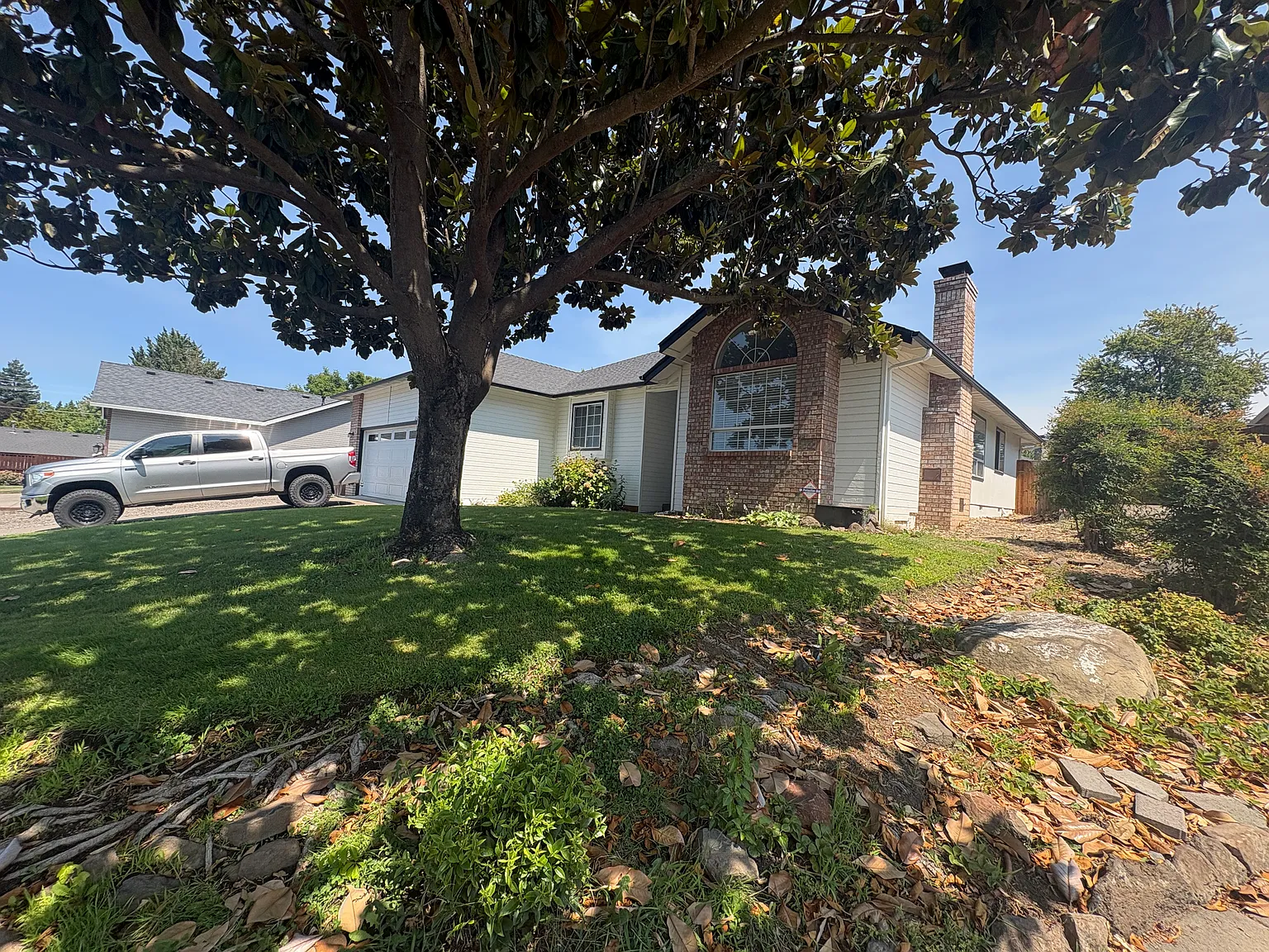 3 bed, 2000 sqft, $2,300 — Photo 2