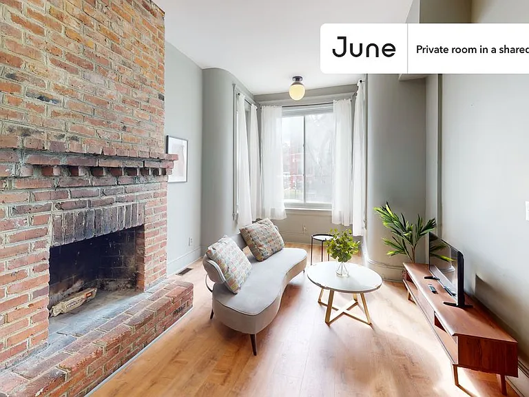 1227 Harvard St NW #E — Photo 4