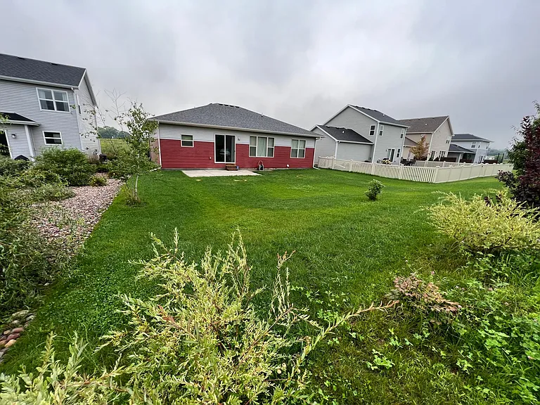 2618 Twin Pine St — Photo 3