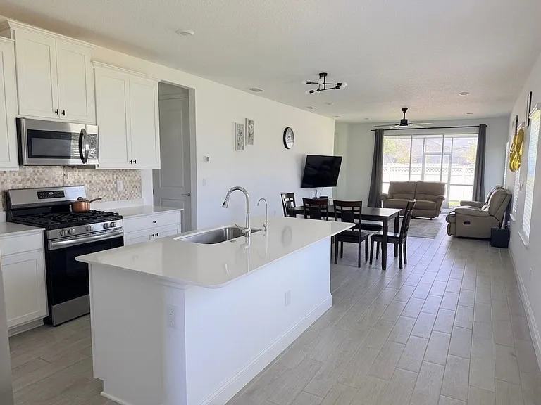 82 Pentwater Rd — Photo 4