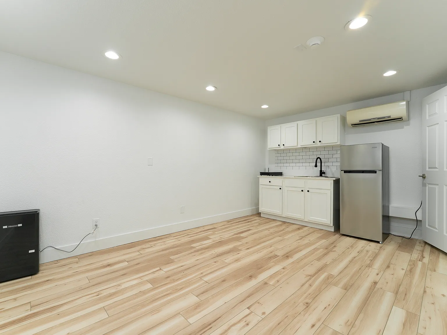 Studio, $695 — Photo 4