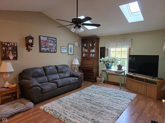 2nd image of 904 N Hamilton Dr