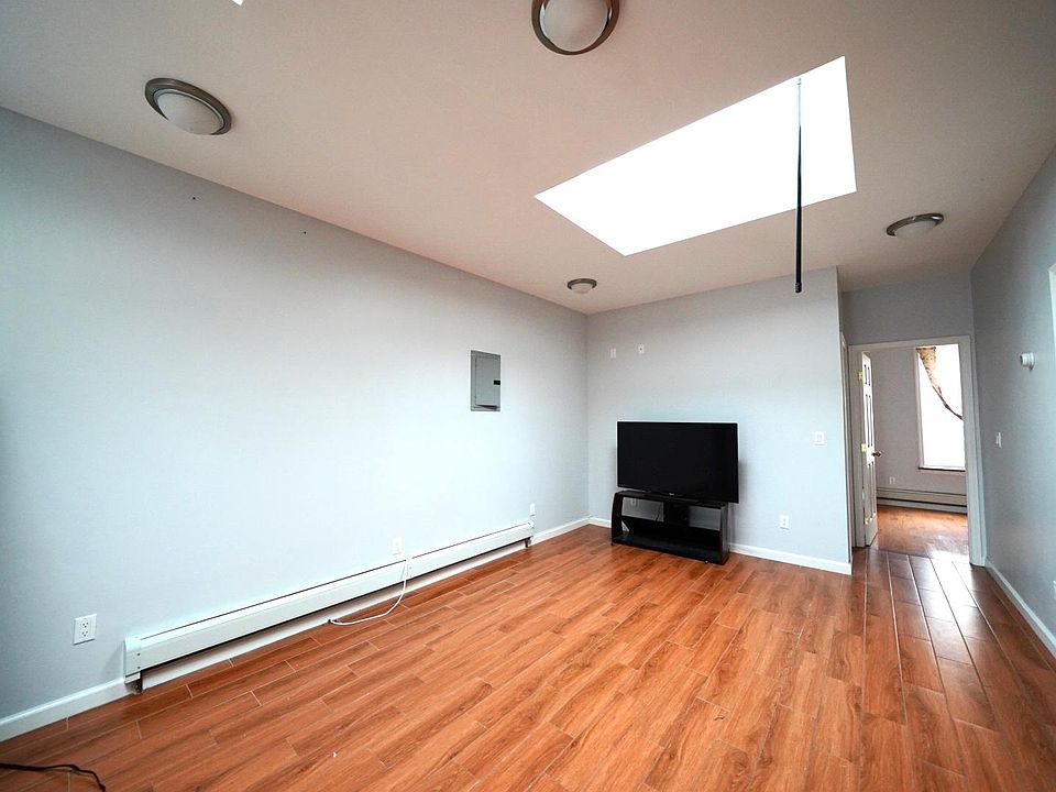 1st image of 8421 7th Ave #2