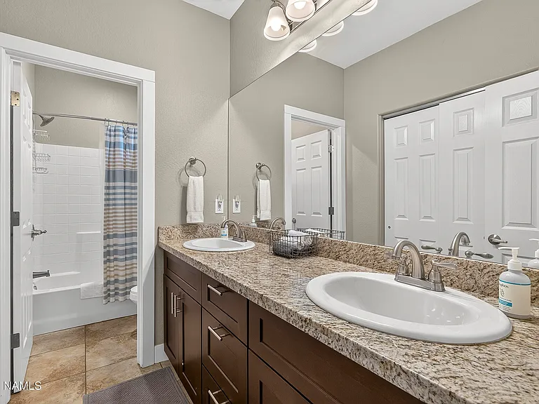 2561 W Cripple Creek Dr — Photo 7