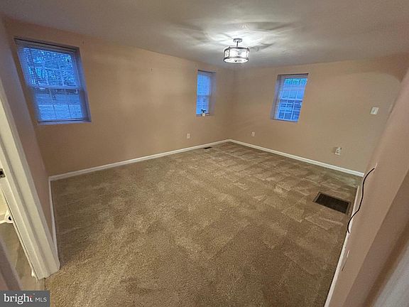 4th image of 613 Hay Rd