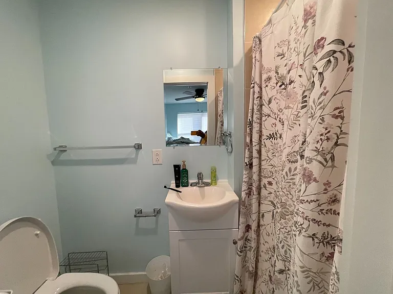 1611 N Sydenham St — Photo 7