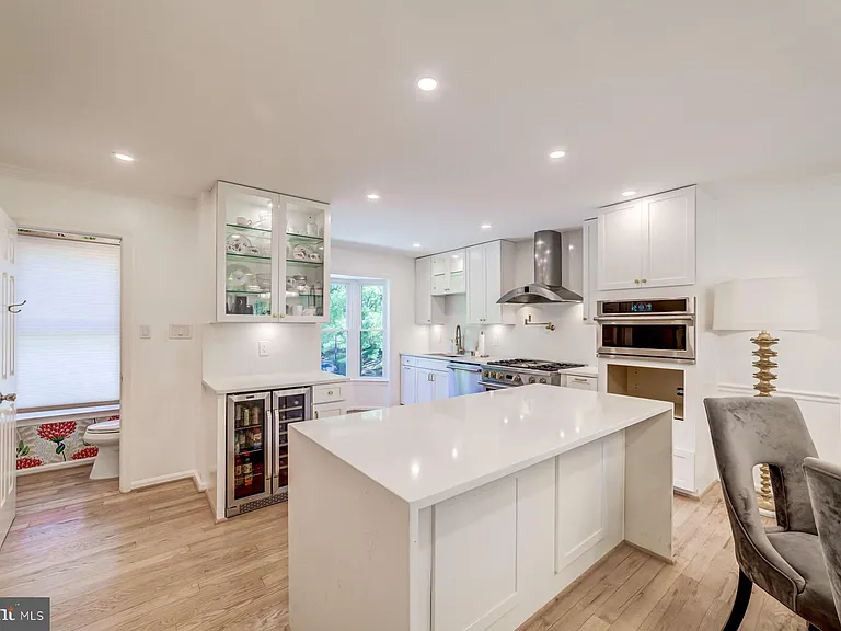 8 Carriage House Cir — Photo 37