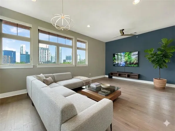 908 Nueces St Unit 42, Austin, TX 78701