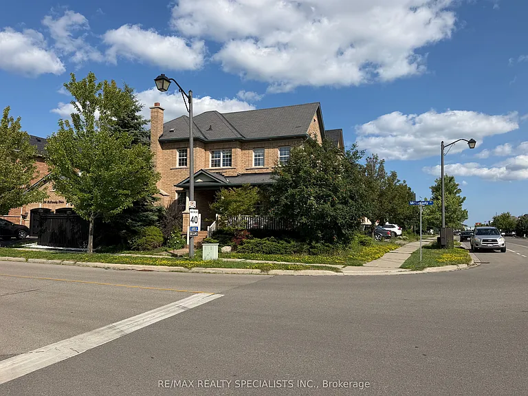 214 McCready Dr — Photo 3