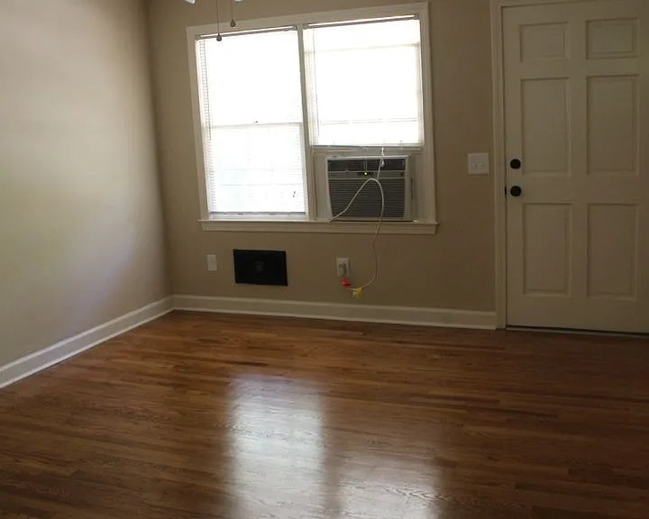 210 Cochran Rd — Photo 3