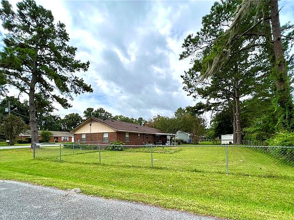 3rd image of 136 Bel Air Cir