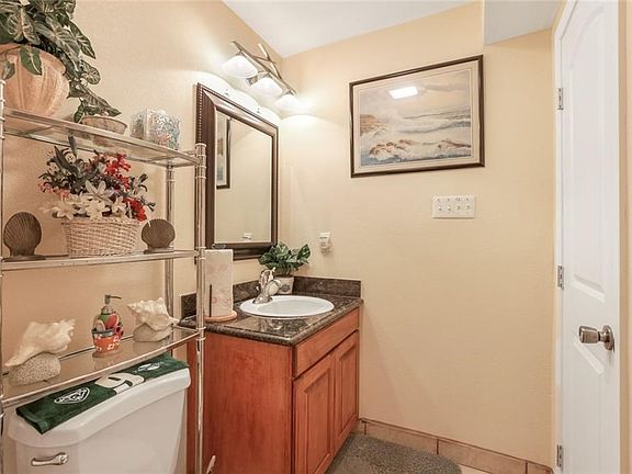 5th image of 10127 Boulevard Way