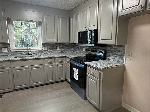 3rd image of 702 Crinoline Ct
