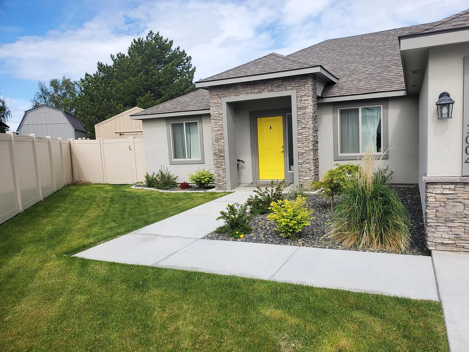 4 bed, 1938 sqft, $2,695 — Photo 2