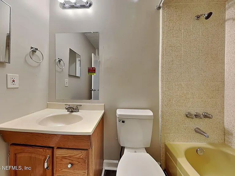 2804 Canyon Ct — Photo 15