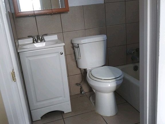 3rd image of 420 Walnut St APT 6