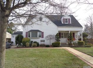 3494 Stratford Rd, Wantagh, NY 11793