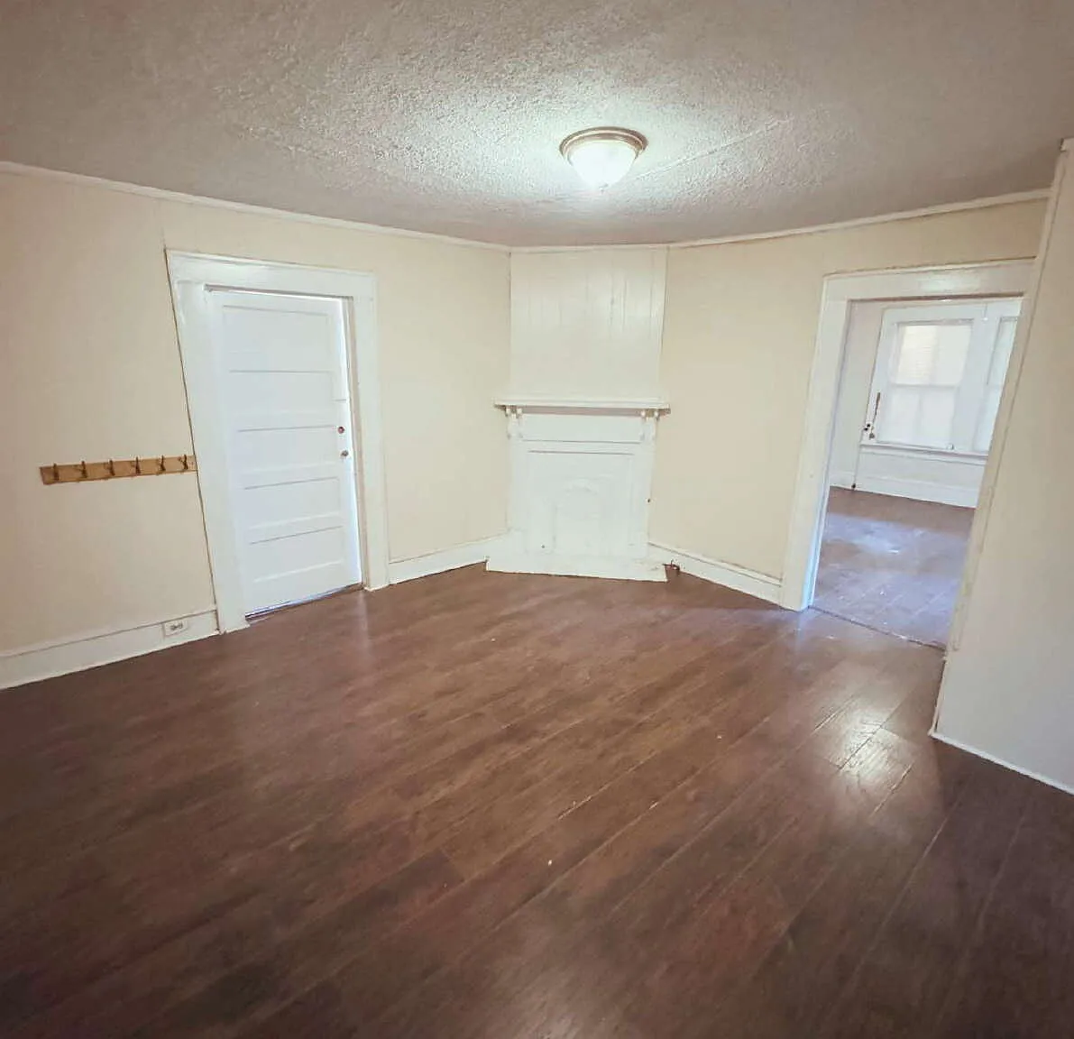 2 bed, 1.0 bath, 1376 sqft, $680 — Photo 1