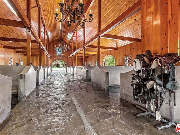 3rd image of 8018 Balcom Canyon Rd