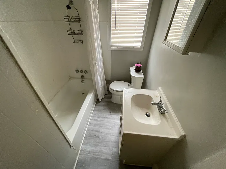926 Stafford Ave — Photo 8