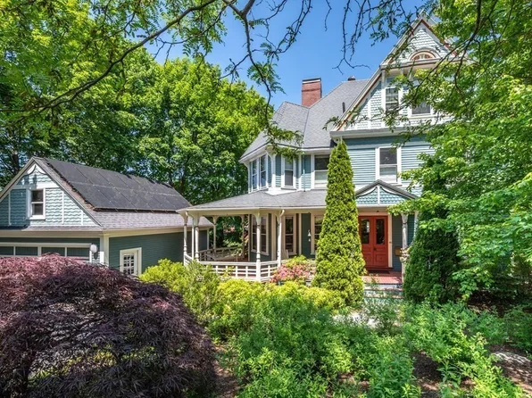 102 Herrick Rd, Newton, MA 02459