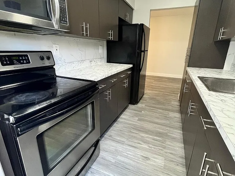 7511 Venetian St #4 — Photo 19