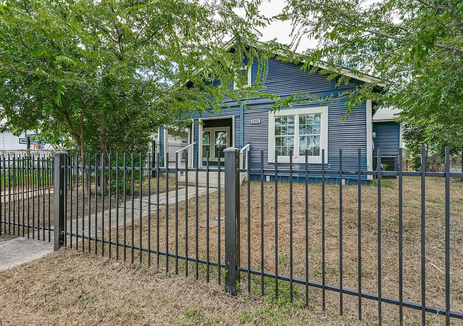Renovated 3-Bedroom Home In Denver Heights — Photo 2