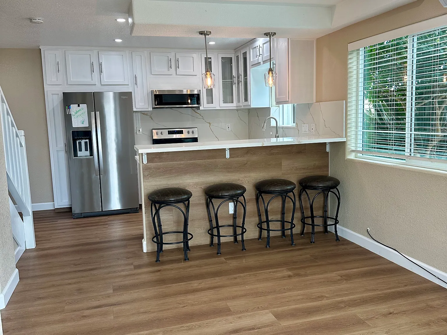 2 bed, 1.5 bath, 700 sqft, $3,075 — Photo 4