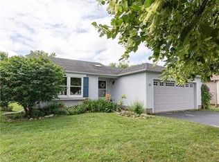 39 Lone Oak Cir, Penfield, NY 14526