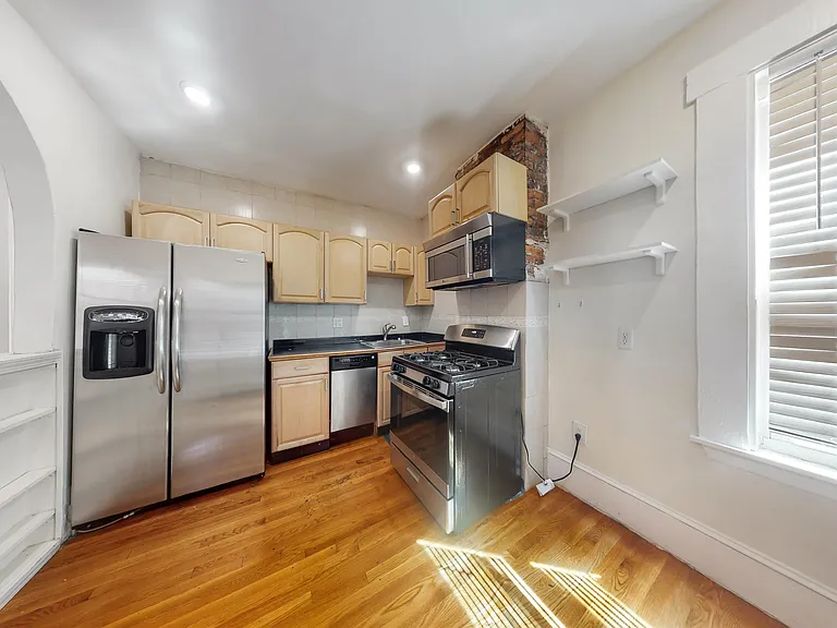4 Mark St #1 — Photo 1