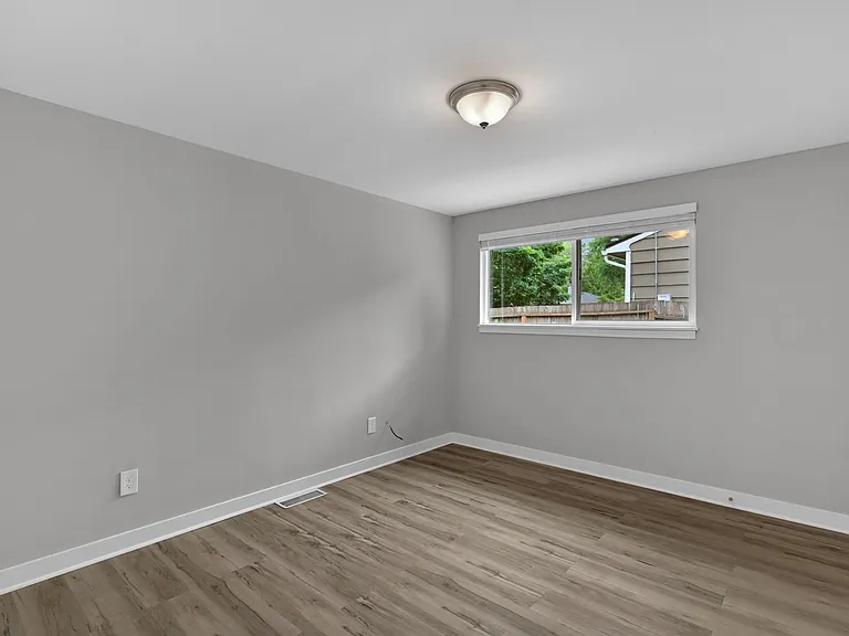 1021 NE 175th St — Photo 19
