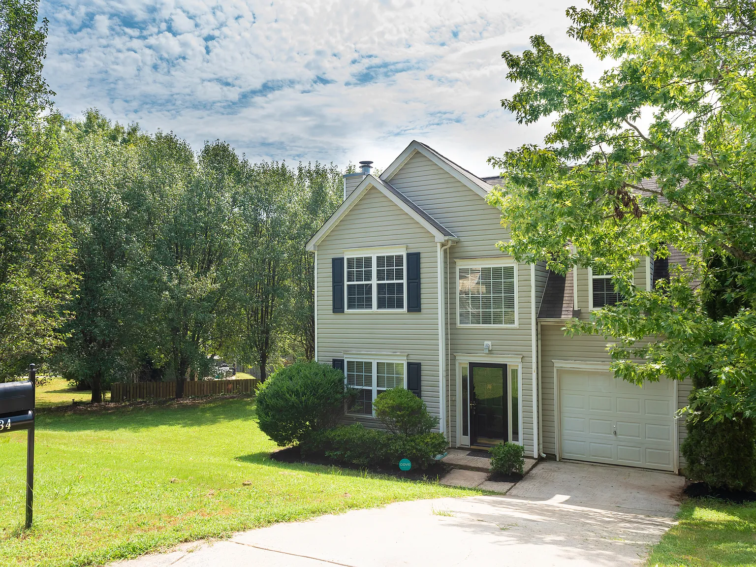 3 bed, 2.5 bath, 1495 sqft, $1,950 — Photo 2