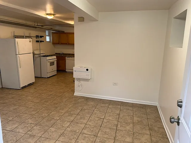 1910 N Leavitt St #G — Photo 5