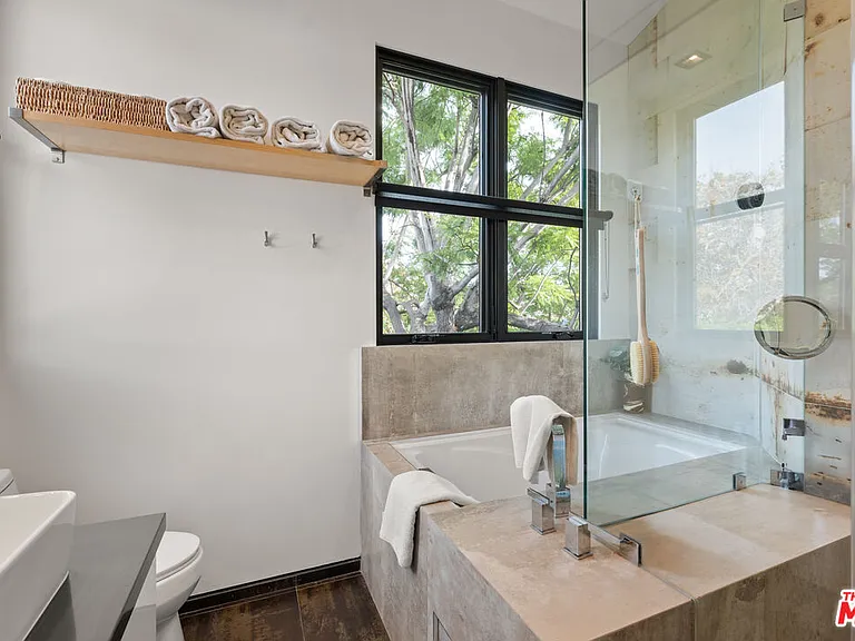 601 N Crescent Heights Blvd — Photo 13