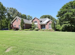555 Lake Front Dr, Russellville, AL 35653