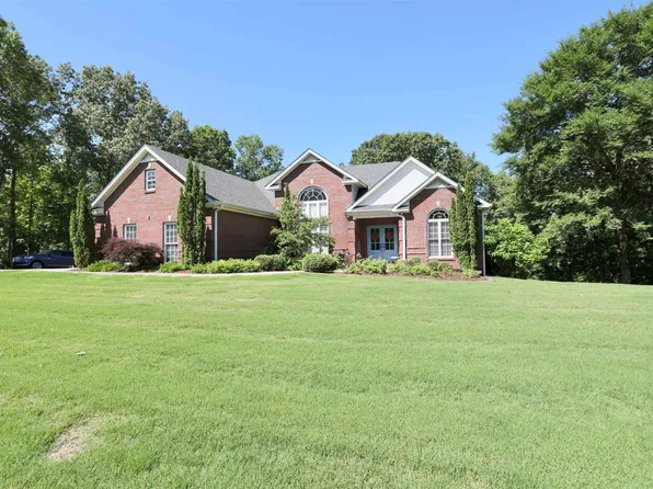 555 Lake Front Dr, Russellville, AL 35653