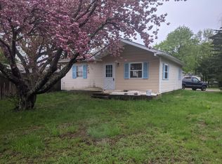 42 1/2 Arthur St, West Warwick, RI 02893