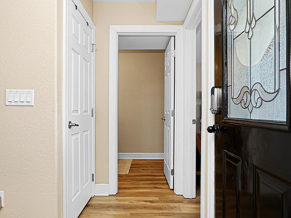 5th image of 413 Brookridge Dr