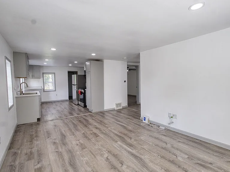 3494 Ludlow Ave — Photo 7
