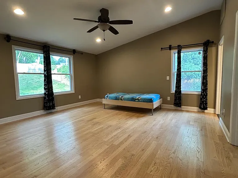 8 Julie Dr — Photo 8