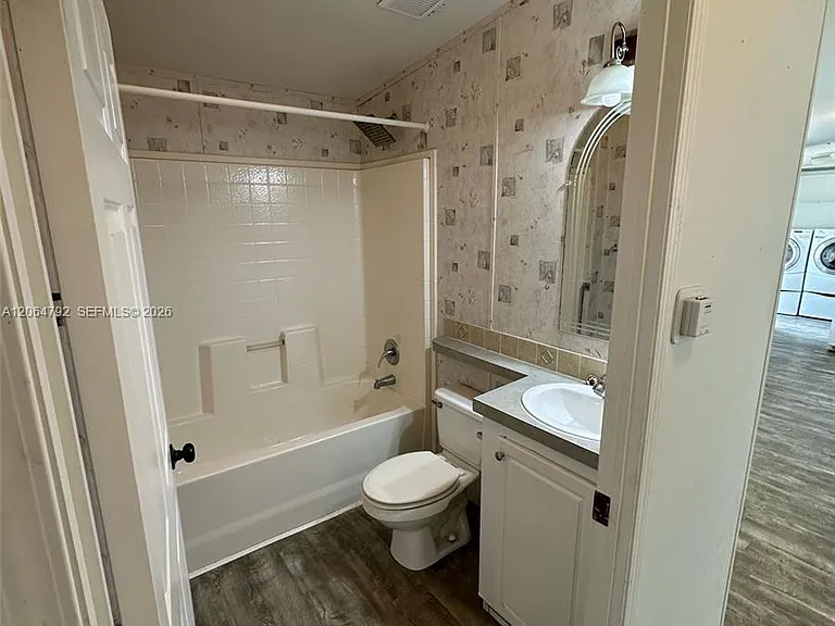 11832 Leeward Pl #H — Photo 18