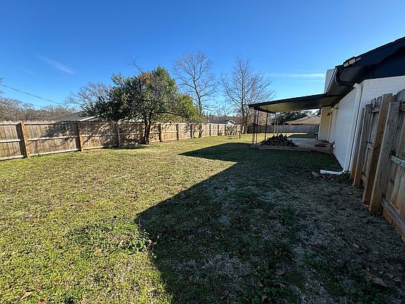 Side view of beautiful back yard