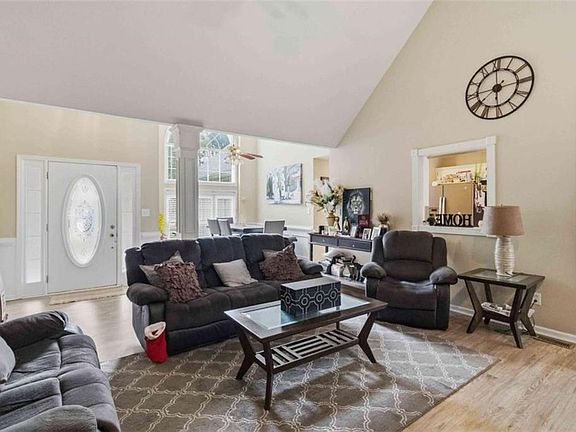 5th image of 820 Clifton Rdg