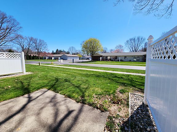 3rd image of 1052 Walnut Grove Dr