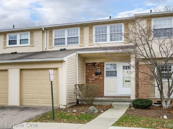 5139 Buckingham Pl, Troy, MI 48098