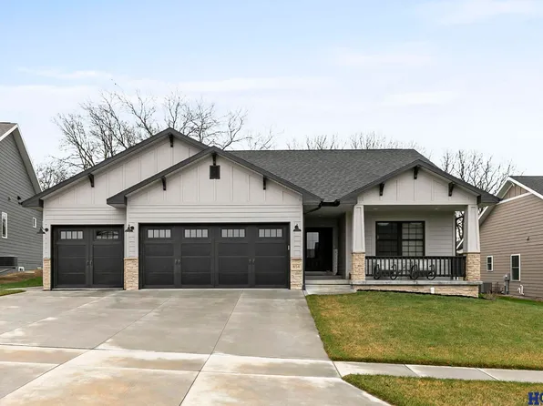 854 Ironwood Dr, Seward, NE 68434