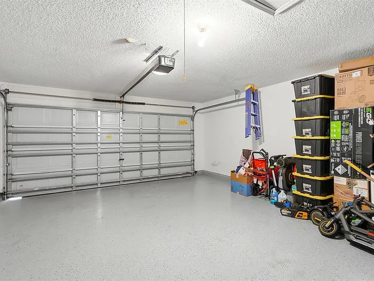 6 Reybury Ln — Photo 39